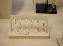 Various pieces of golden/sparkly jewelry 