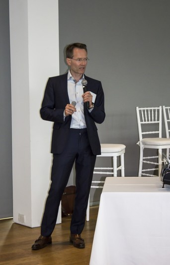 Hamptons Ceo Roundtable 2018 Trout Group Llc Hamptons Ceo Roundtable 2018